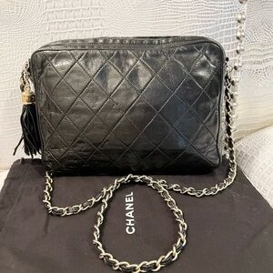 CHANEL Black Crossbody Bag with Quilted Leather and Chain Strap